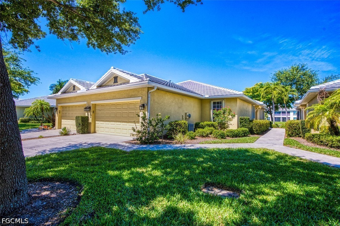 2 Bed Waterfront Home for Sale in Fort Myers, photo 4