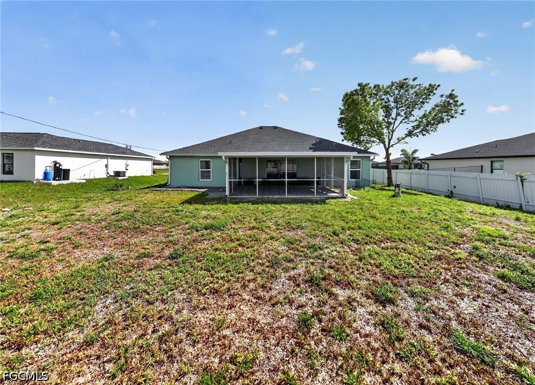 3 Bed SingleFamilyResidence for Sale in Cape Coral, photo 4