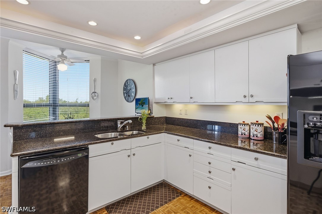 3 Bed Condominium for Sale in Grosvenor, photo 4