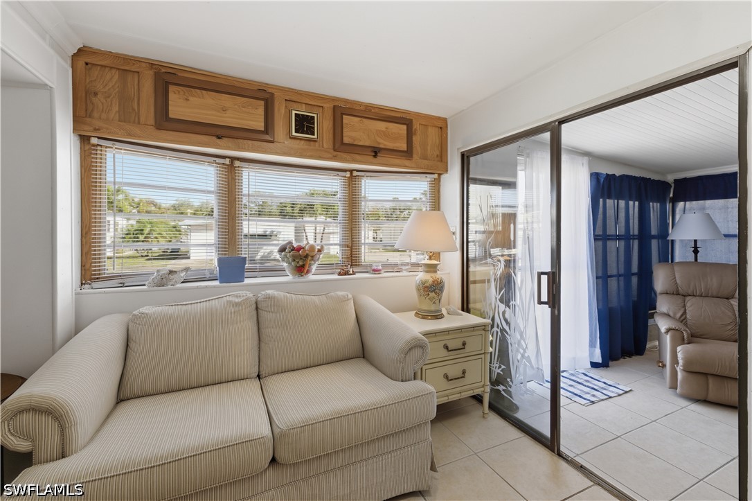1 Bed ManufacturedHome for Sale in Naples, photo 4