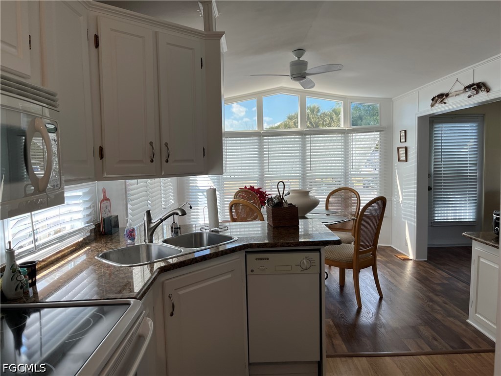 1 Bed ManufacturedHome for Sale in Naples, photo 4