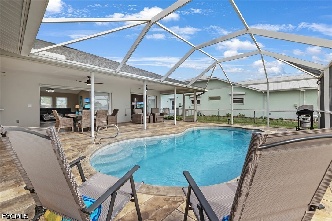 3 Bed Pool Home for Sale in Cape Coral, photo 4