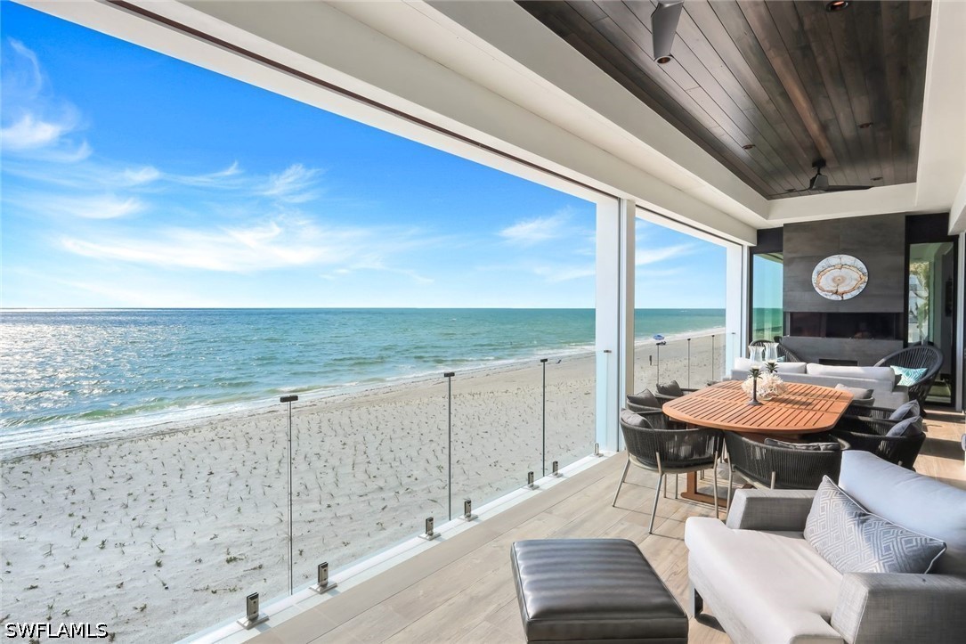 4 Bed Waterfront Home for Sale in Barefoot Beach, photo 4