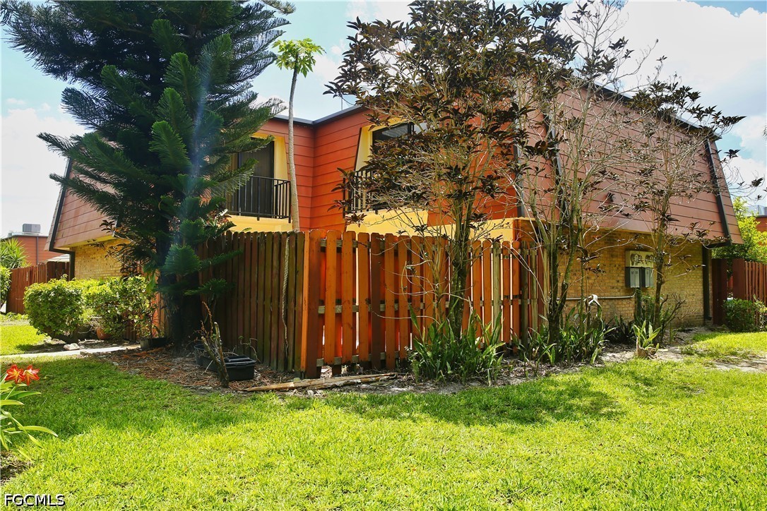 2 Bed Townhouse for Sale in Fort Myers, photo 4