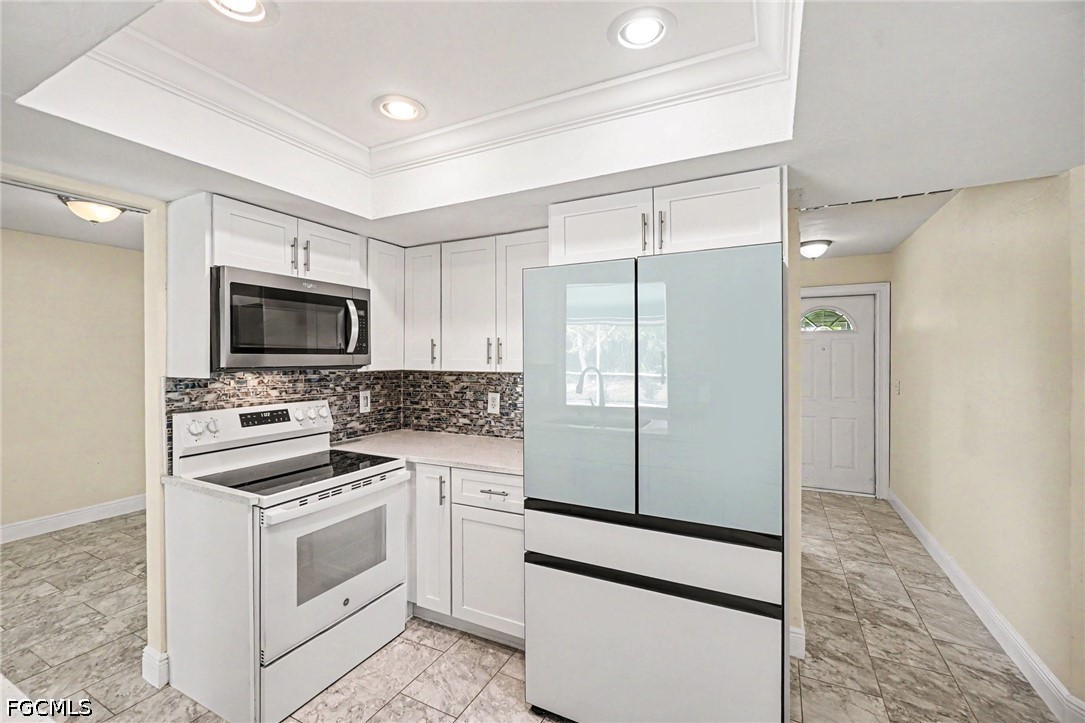 3 Bed Pool Home for Sale in Cape Coral, photo 4
