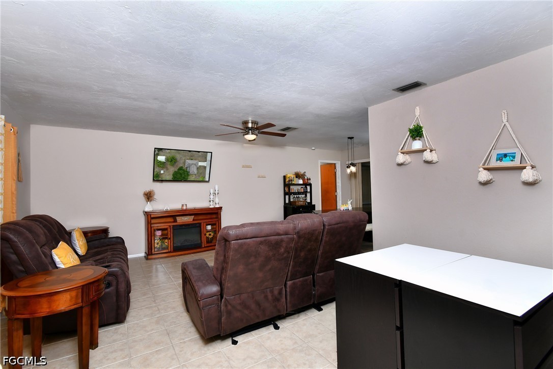 4 Bed SingleFamilyResidence for Sale in Lehigh Acres, photo 4