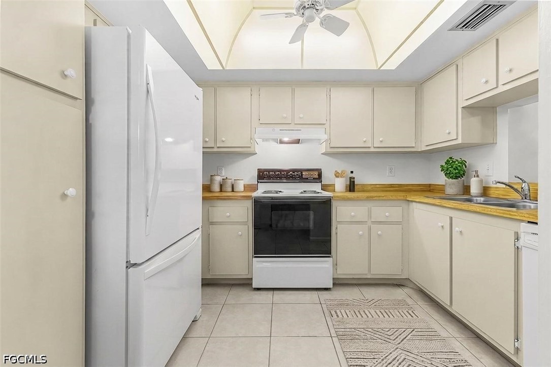 2 Bed Condominium for Sale in Naples, photo 4