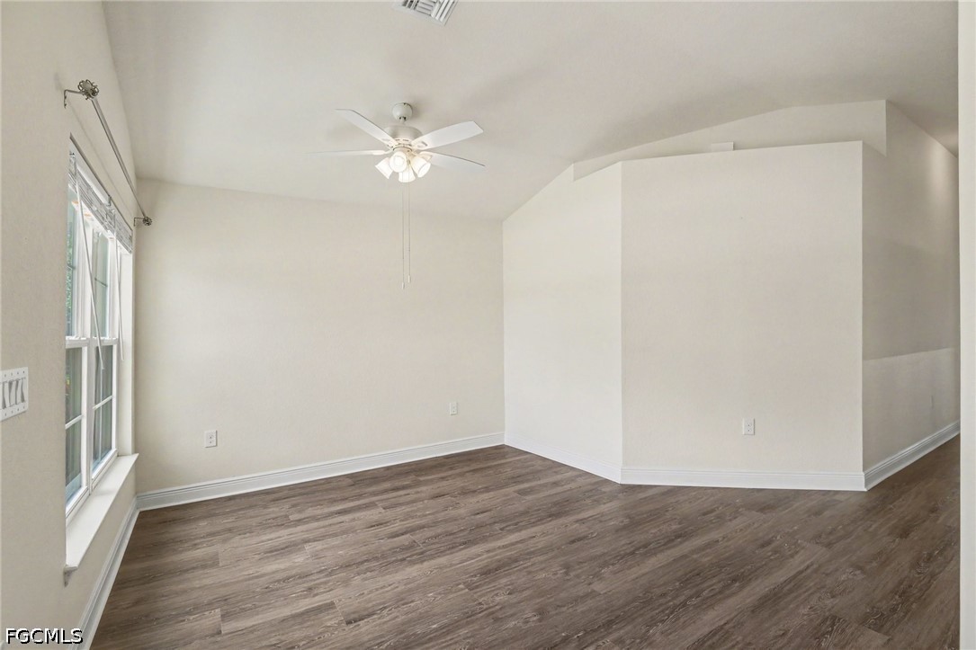 3 Bed SingleFamilyResidence for Sale in Cape Coral, photo 4