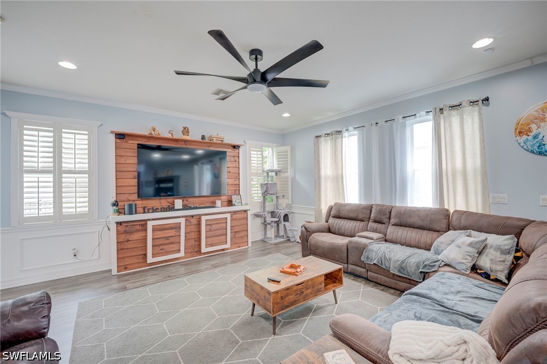 5 Bed Pool Home for Sale in Promenade West, photo 4