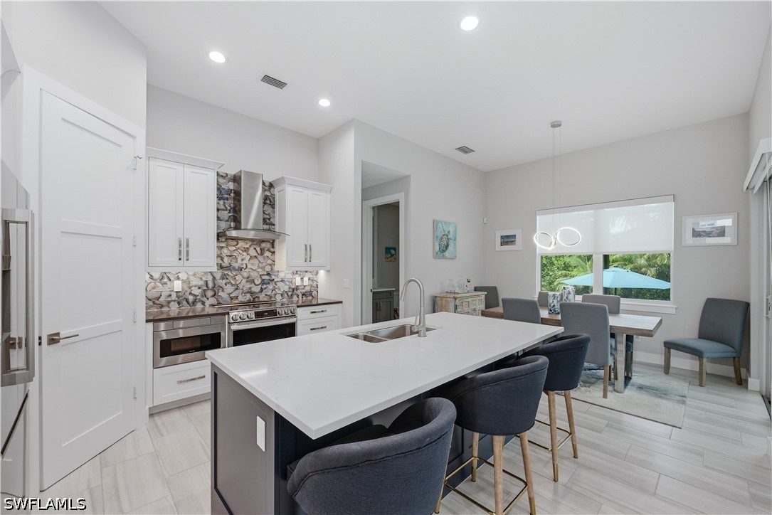 3 Bed Pool Home for Sale in Marco Beach, photo 4