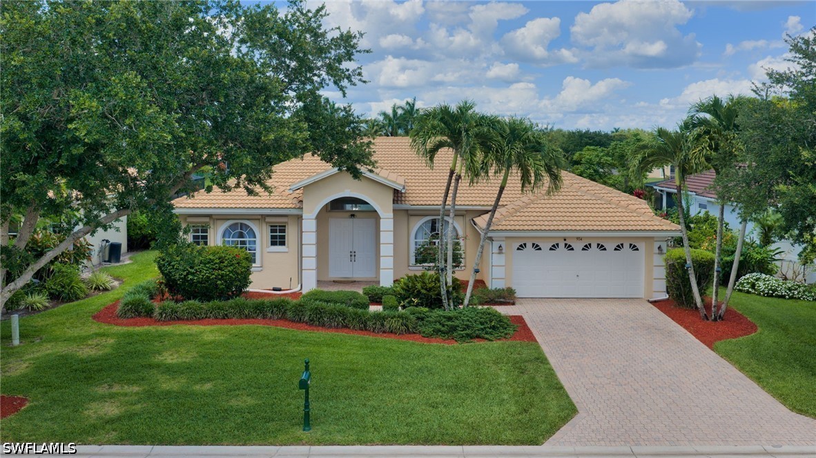 3 Bed Pool Home for Sale in Naples, photo 4