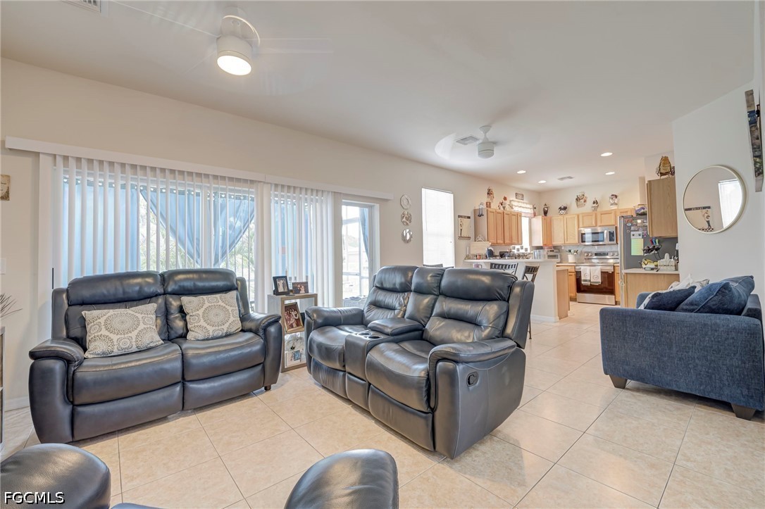 4 Bed SingleFamilyResidence for Sale in Lehigh Acres, photo 4