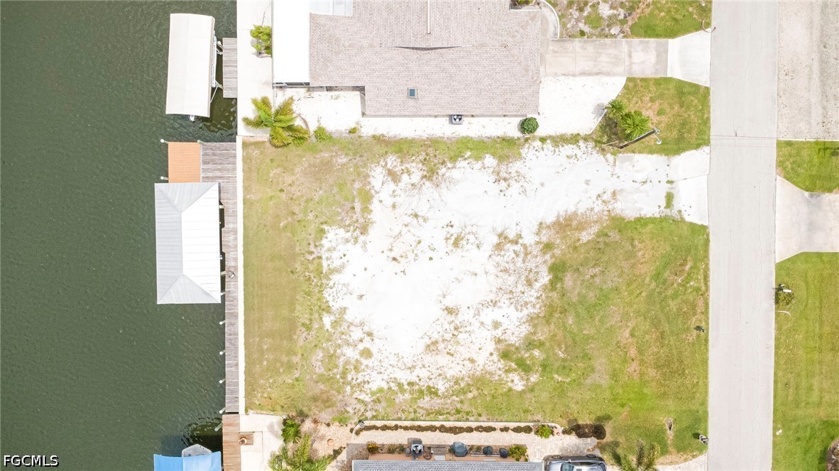 Waterfront Home for Sale in St James City, photo 4