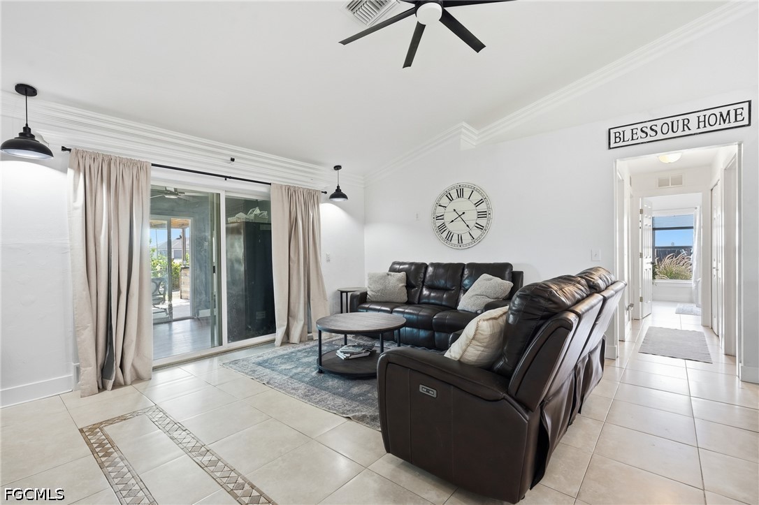 3 Bed Pool Home for Sale in Cape Coral, photo 4