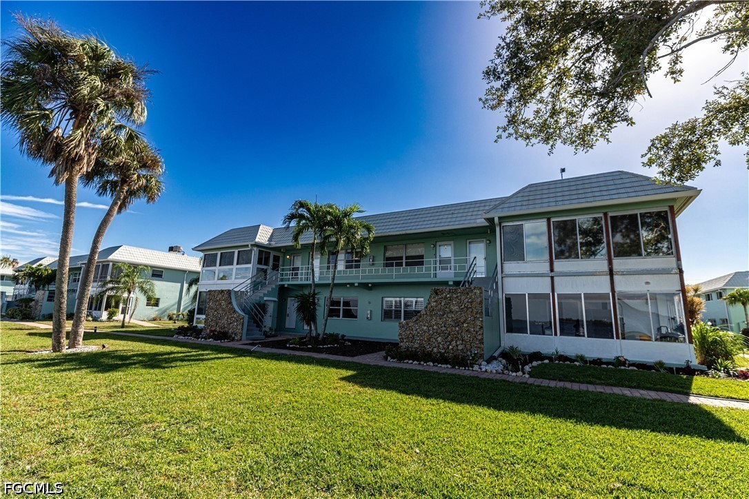 2 Bed Waterfront Home for Sale in Fort Myers, photo 4