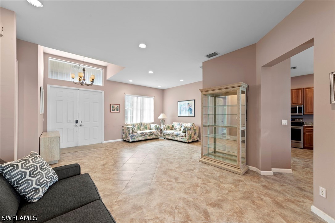 3 Bed Pool Home for Sale in Naples, photo 4