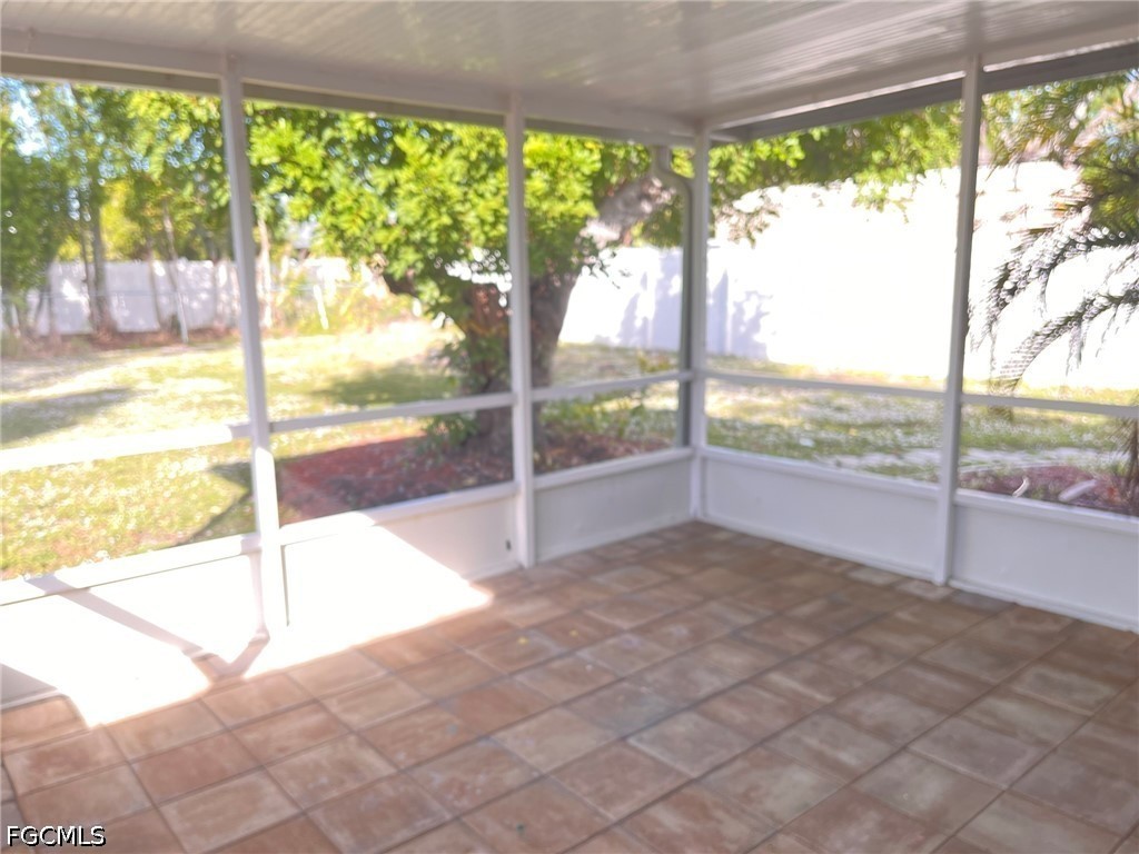 3 Bed SingleFamilyResidence for Sale in Cape Coral, photo 4