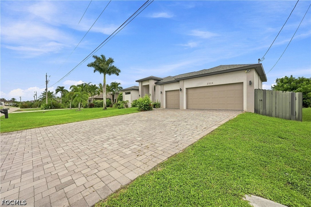 3 Bed SingleFamilyResidence for Sale in Cape Coral, photo 4