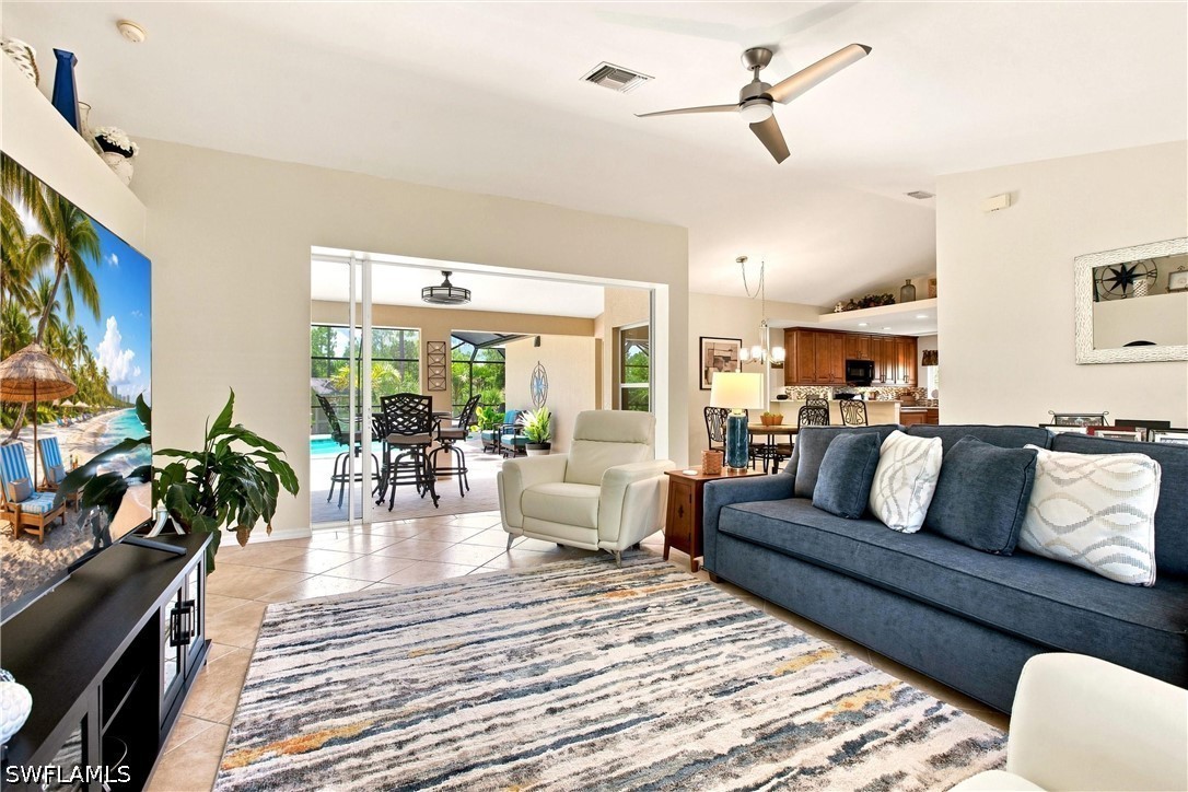3 Bed Pool Home for Sale in Naples, photo 4