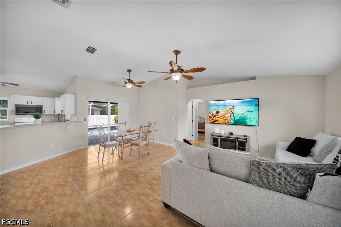 3 Bed Pool Home for Sale in Cape Coral, photo 4