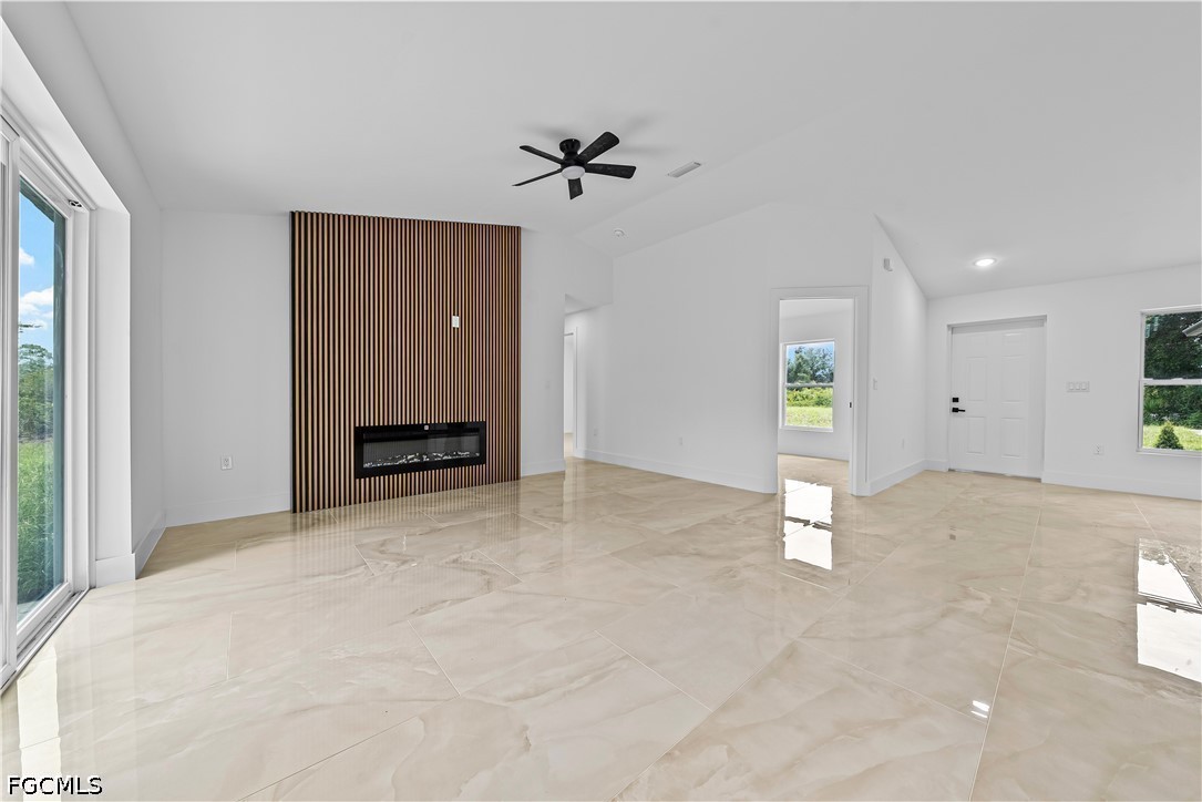 4 Bed SingleFamilyResidence for Sale in Lehigh Acres, photo 4
