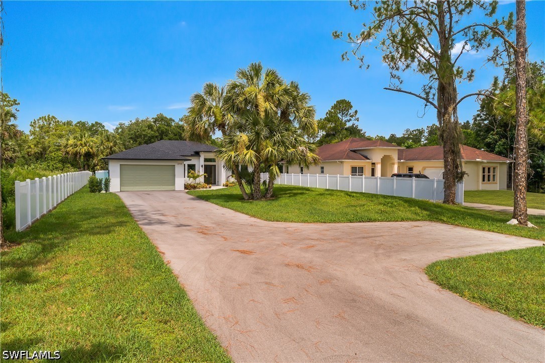 3 Bed Pool Home for Sale in Naples, photo 4