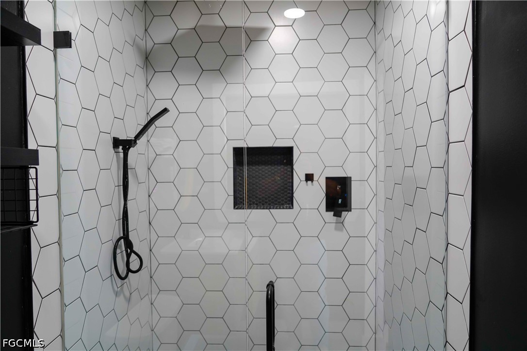 3 Bed Pool Home for Sale in Cape Coral, photo 4