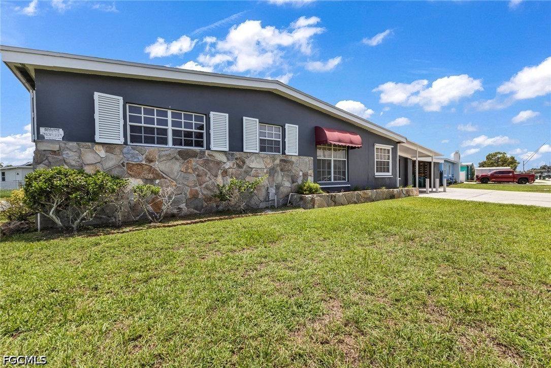 3 Bed SingleFamilyResidence for Sale in Port Charlotte, photo 4