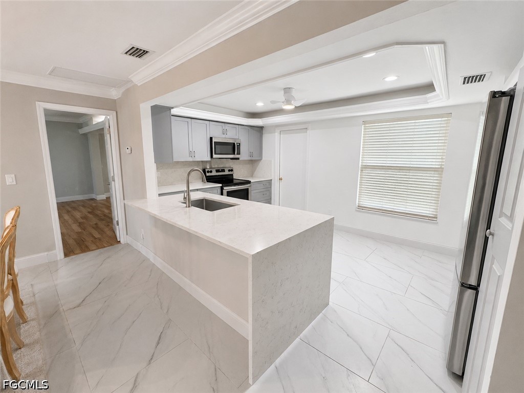 3 Bed SingleFamilyResidence for Sale in Cape Coral, photo 4