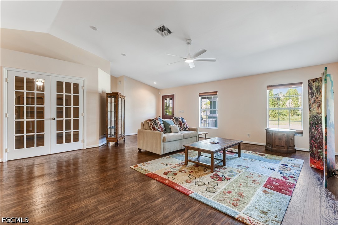 3 Bed SingleFamilyResidence for Sale in Cape Coral, photo 4