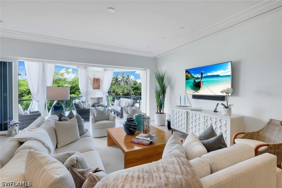 3 Bed Condominium for Sale in 382 Building, photo 4