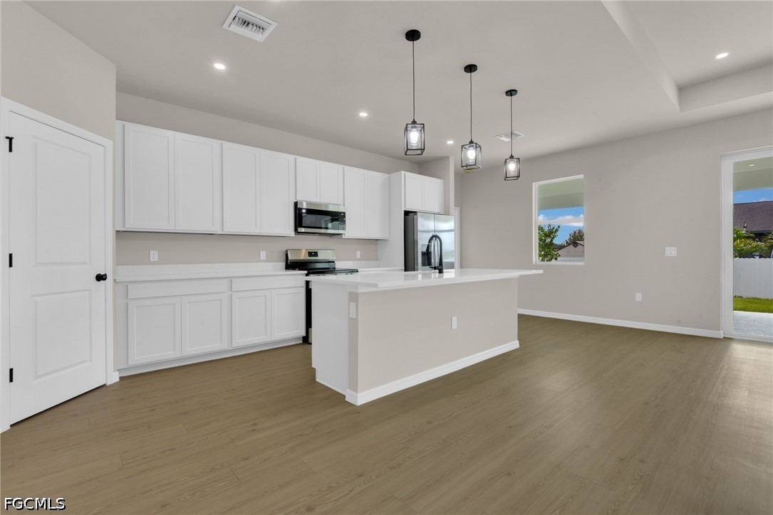4 Bed SingleFamilyResidence for Sale in Cape Coral, photo 4