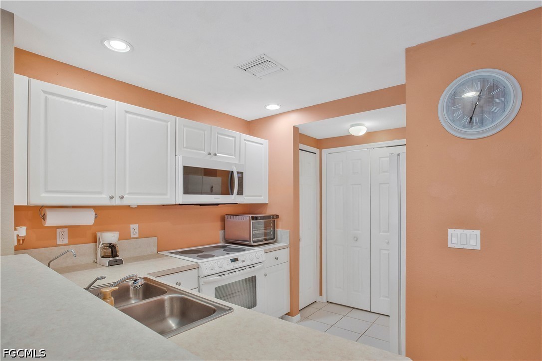 3 Bed Condominium for Sale in Liron Place, photo 4