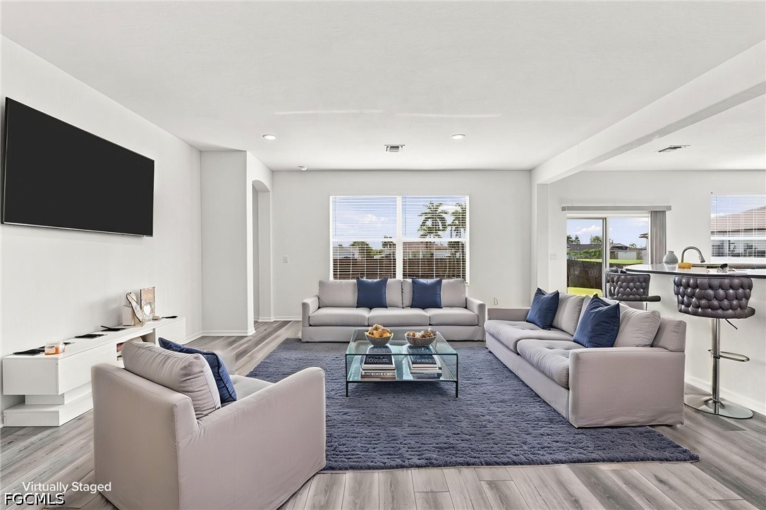 3 Bed SingleFamilyResidence for Sale in Cape Coral, photo 4