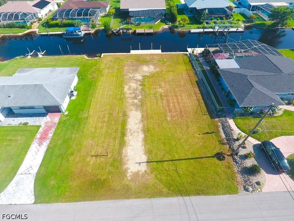 Waterfront Home for Sale in Island Park, photo 4
