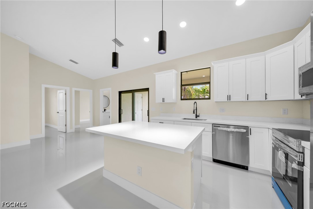4 Bed SingleFamilyResidence for Sale in Cape Coral, photo 4