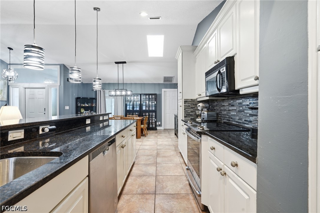 4 Bed Pool Home for Sale in Cape Coral, photo 4