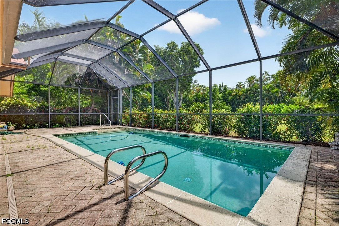 3 Bed Pool Home for Sale in Fort Myers, photo 4