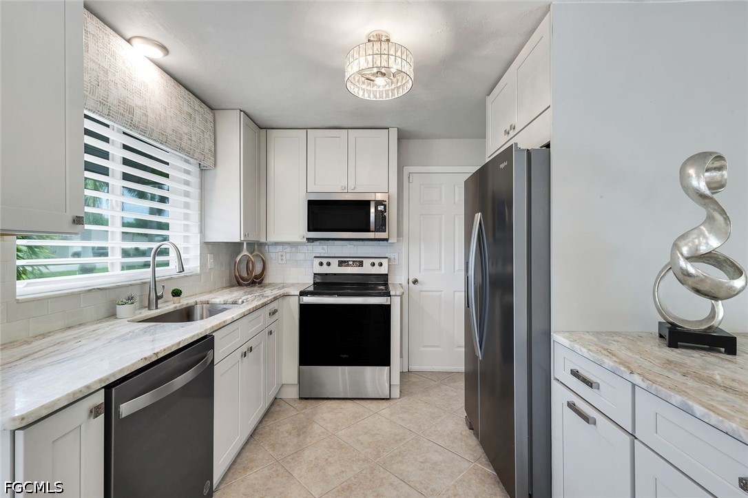 3 Bed SingleFamilyResidence for Sale in Cape Coral, photo 4