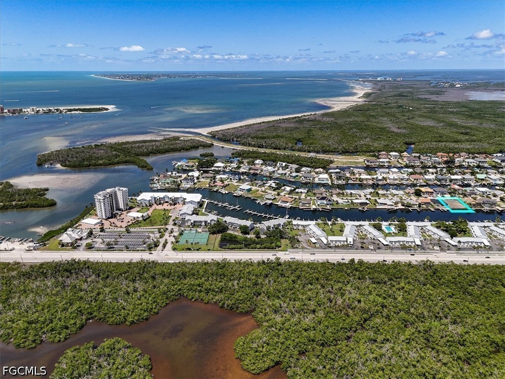 Waterfront Home for Sale in Siesta Isles, photo 4
