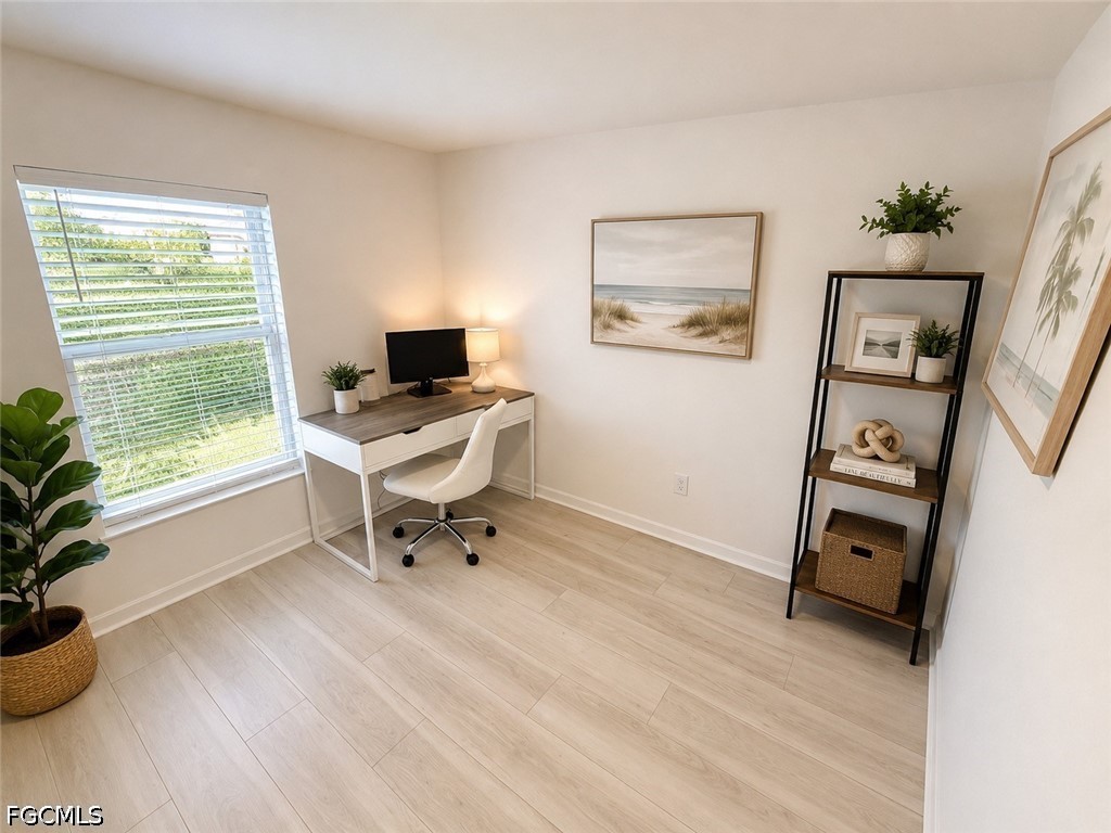 3 Bed SingleFamilyResidence for Sale in Cape Coral, photo 4