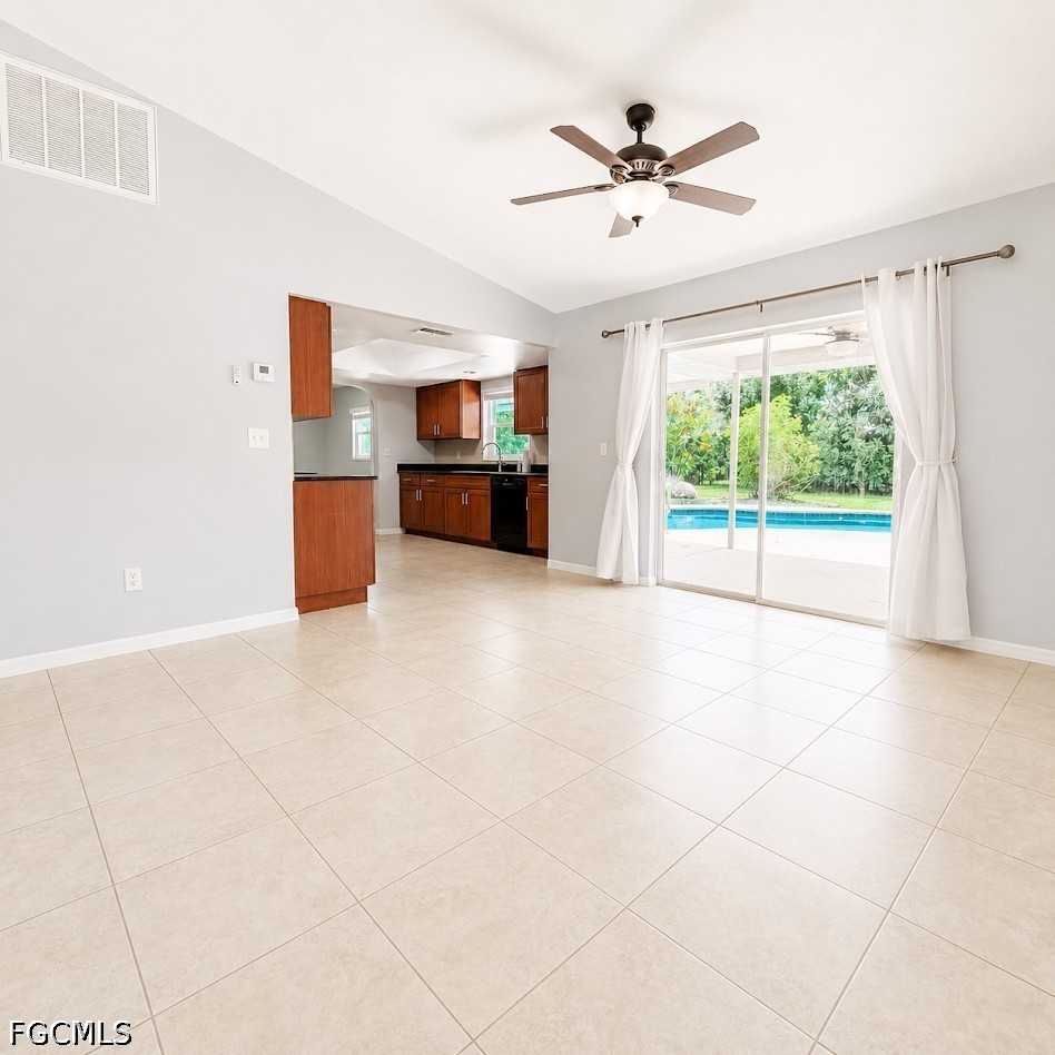 3 Bed Pool Home for Sale in Cape Coral, photo 4