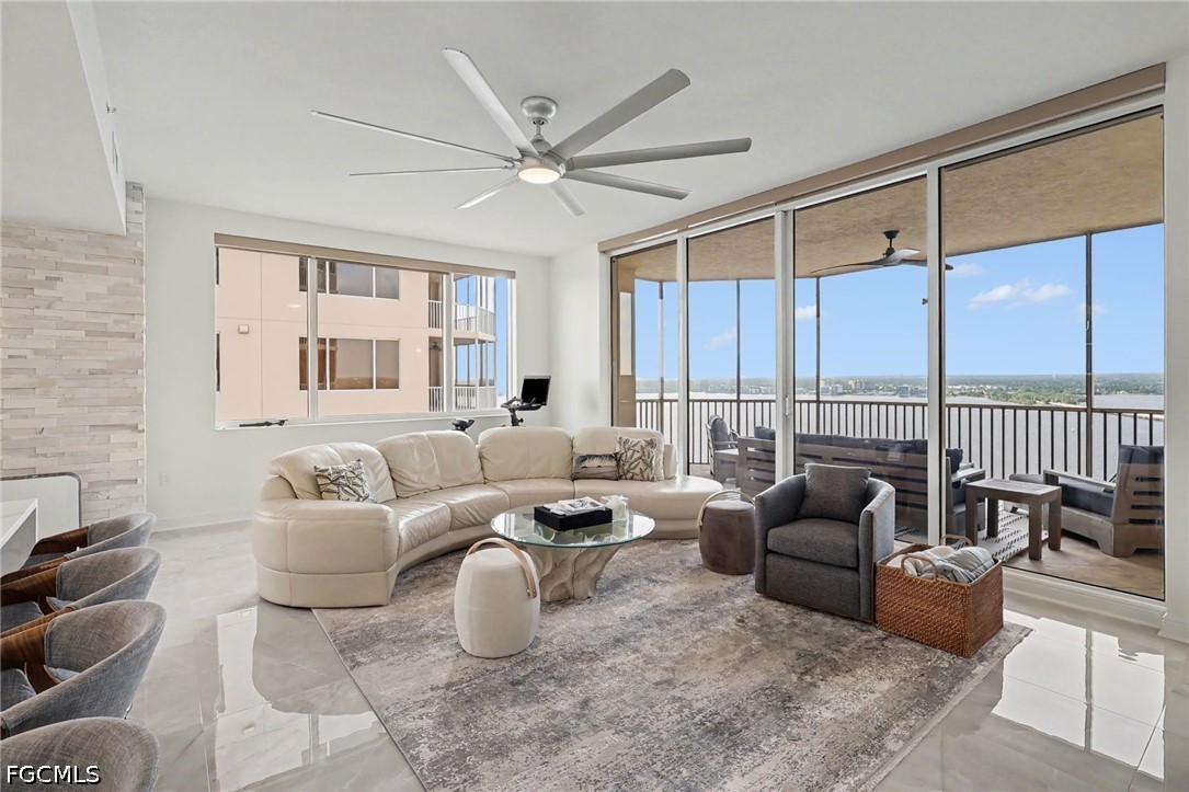 3 Bed Waterfront Home for Sale in Fort Myers, photo 4