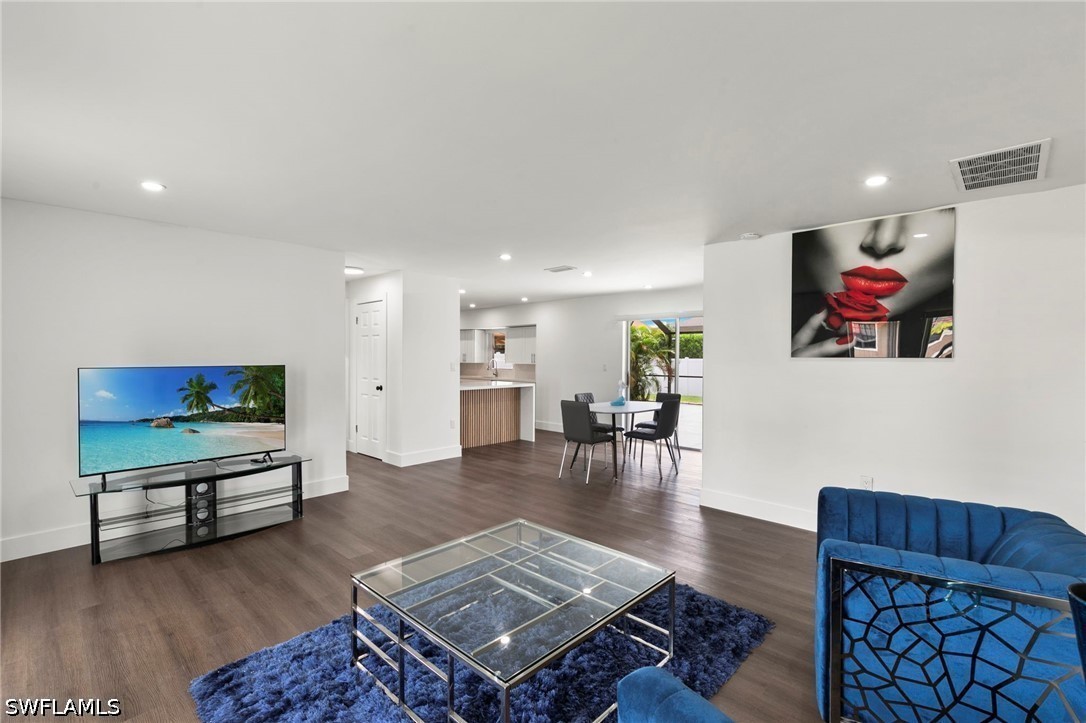 2 Bed Pool Home for Sale in Marco Island, photo 4
