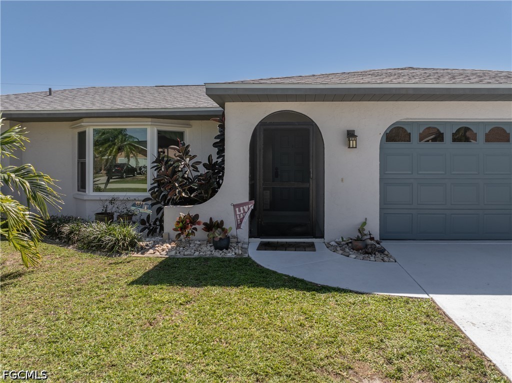 3 Bed Pool Home for Sale in Cape Coral, photo 4
