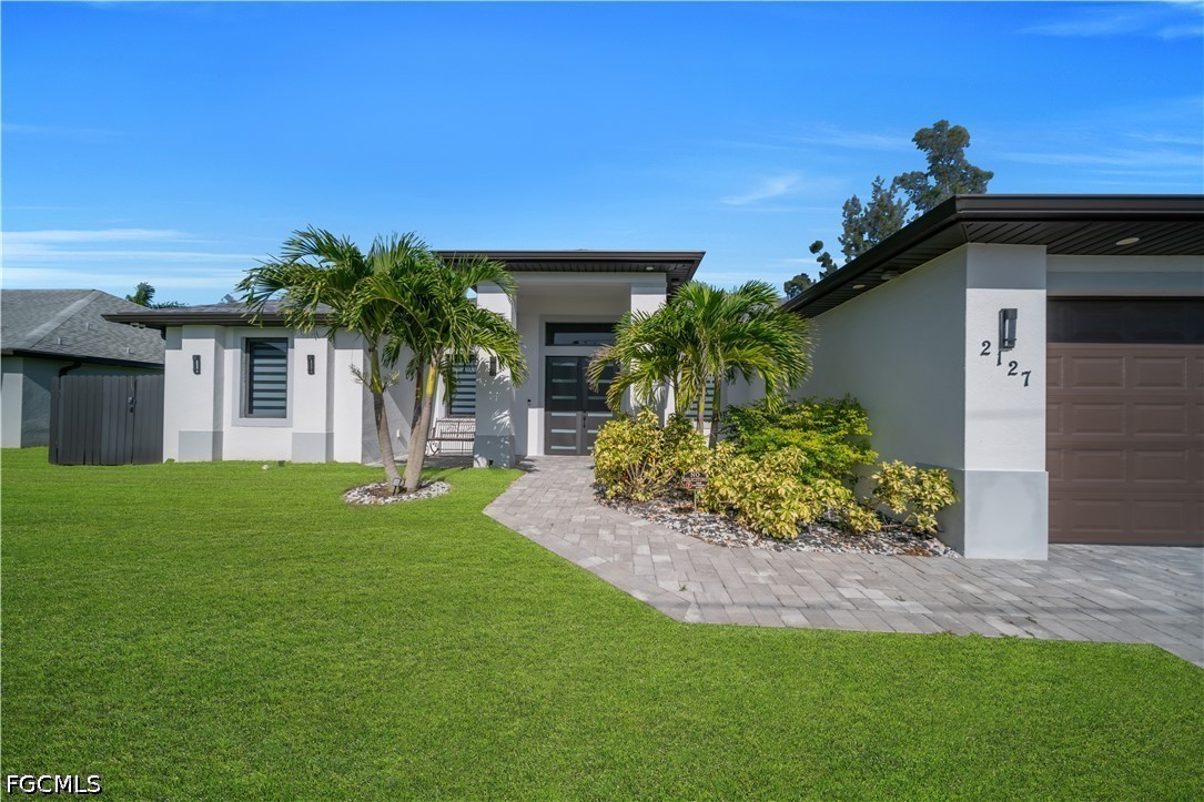 3 Bed Pool Home for Sale in Cape Coral, photo 4