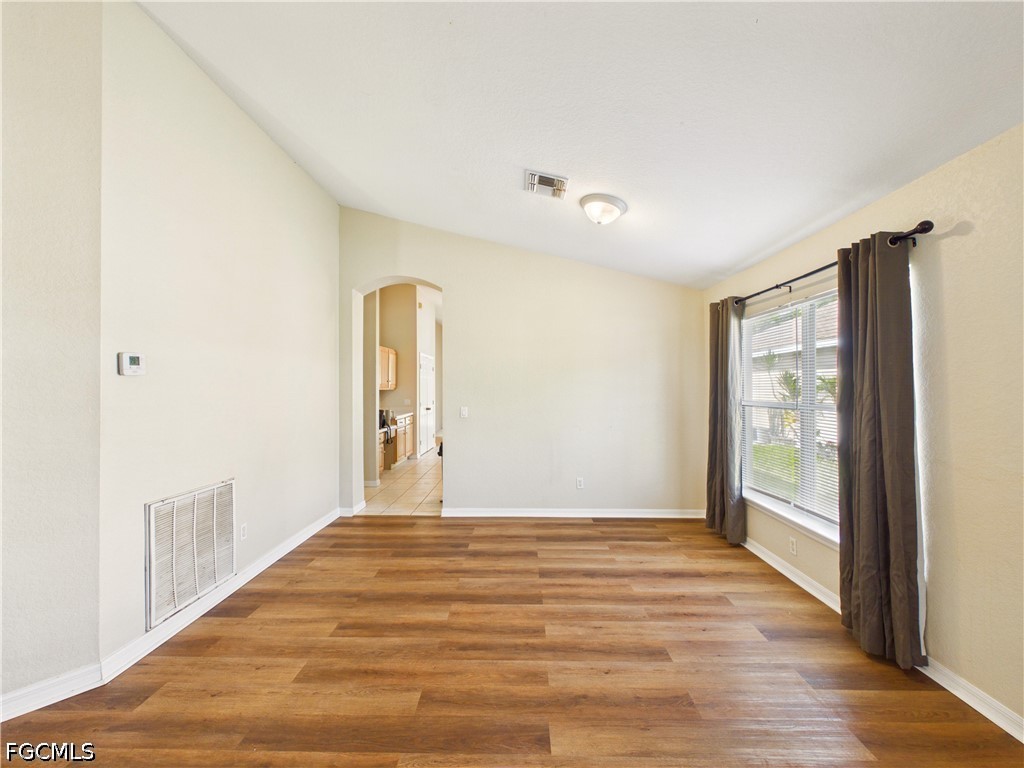 4 Bed SingleFamilyResidence for Sale in Fort Myers, photo 4