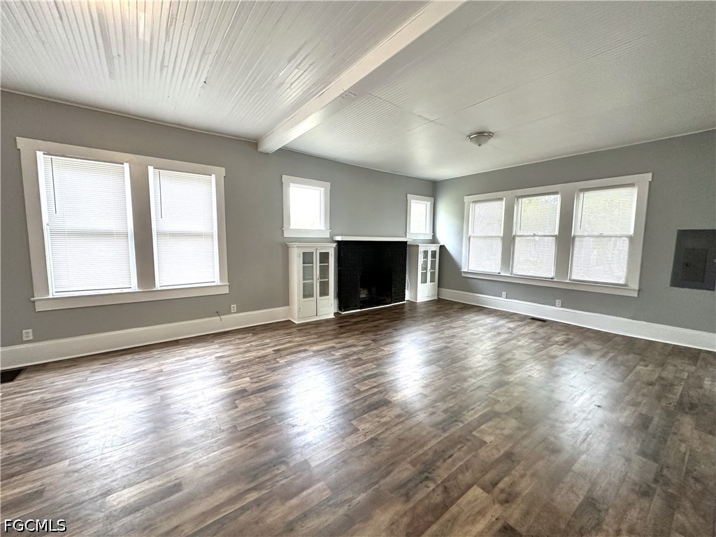 2 Bed SingleFamilyResidence for Sale in Fort Myers, photo 4