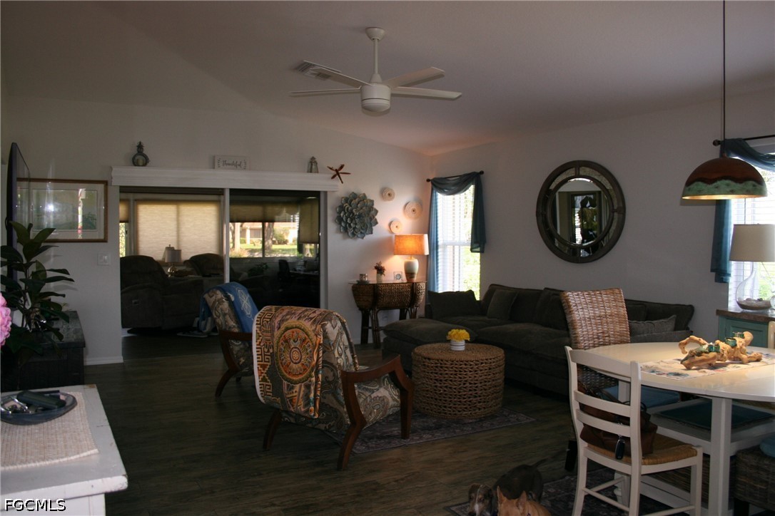2 Bed SingleFamilyResidence for Sale in North Fort Myers, photo 4