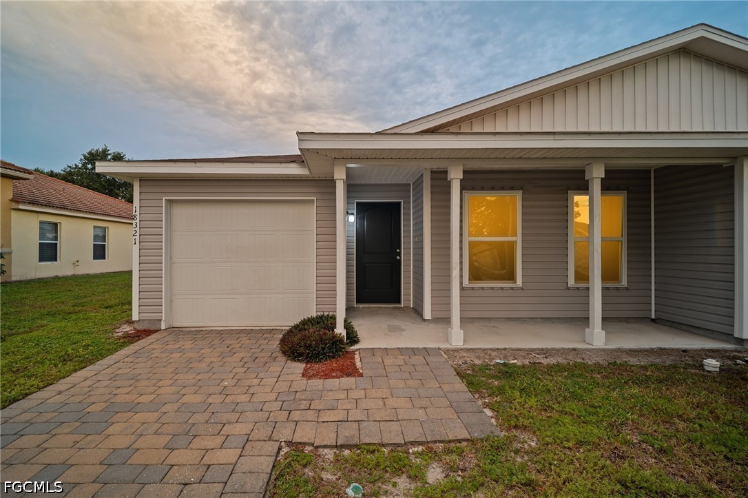 4 Bed Waterfront Home for Sale in Lehigh Acres, photo 4